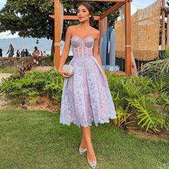 Ariana - strapless kanten midi-jurk met korsetlijfje