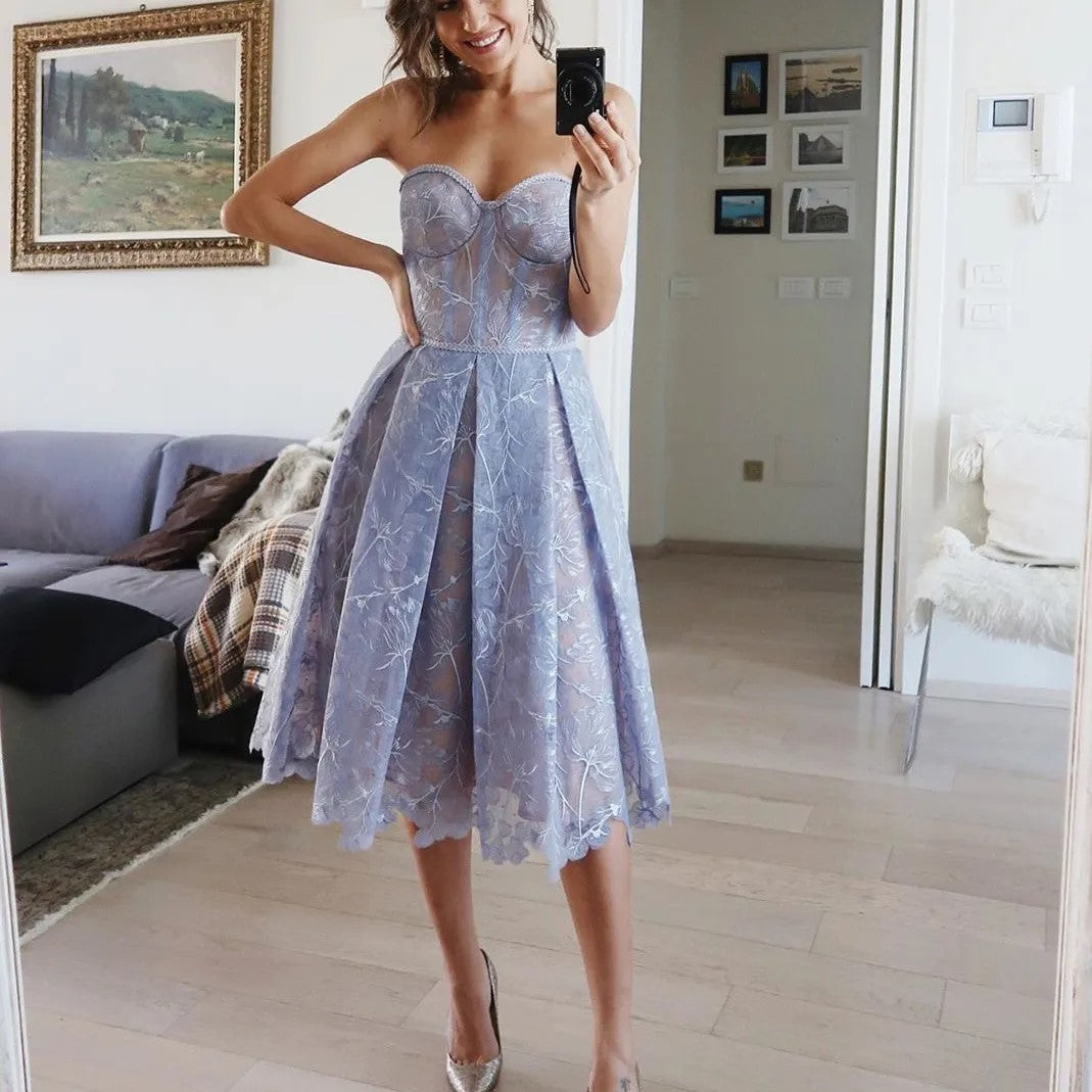 Ariana - strapless kanten midi-jurk met korsetlijfje