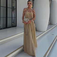 Lena - Geplooide maxi-jurk met uniek schouderontwerp